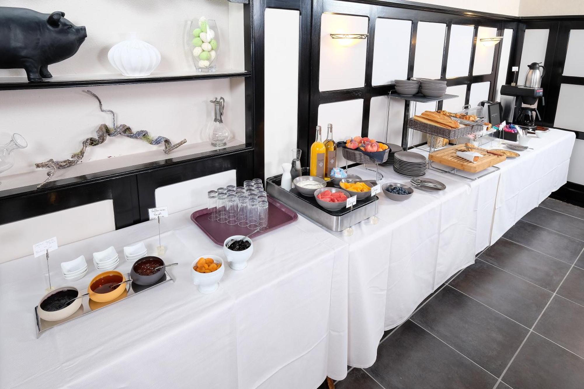 Logis Hotel Restaurant Nougier Saint-Etienne-de-Fursac ภายนอก รูปภาพ