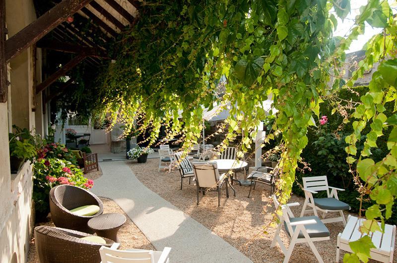Logis Hotel Restaurant Nougier Saint-Etienne-de-Fursac ภายนอก รูปภาพ